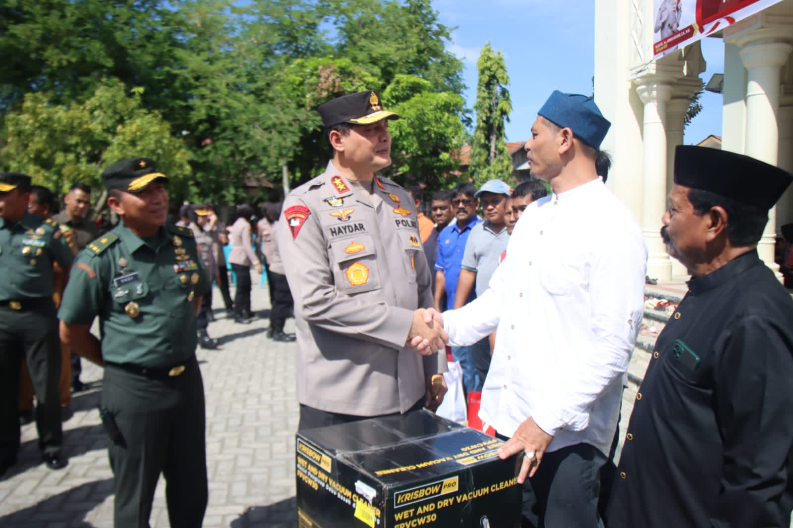 Kapolda Aceh : Polda Aceh Gelar Bakti Sosial Religi, Bedah Rumah, Bantuan Sosial Dan Fasilitas Air Bersih