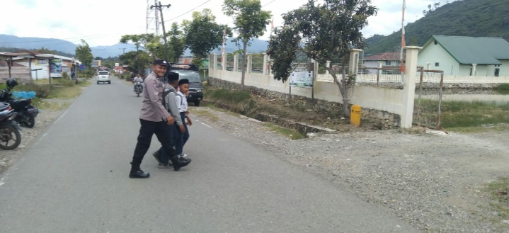Lakukan Strong Point pagi, ini cara Polsek Jagong jaga keselamatan masyarakat dan anak sekolah