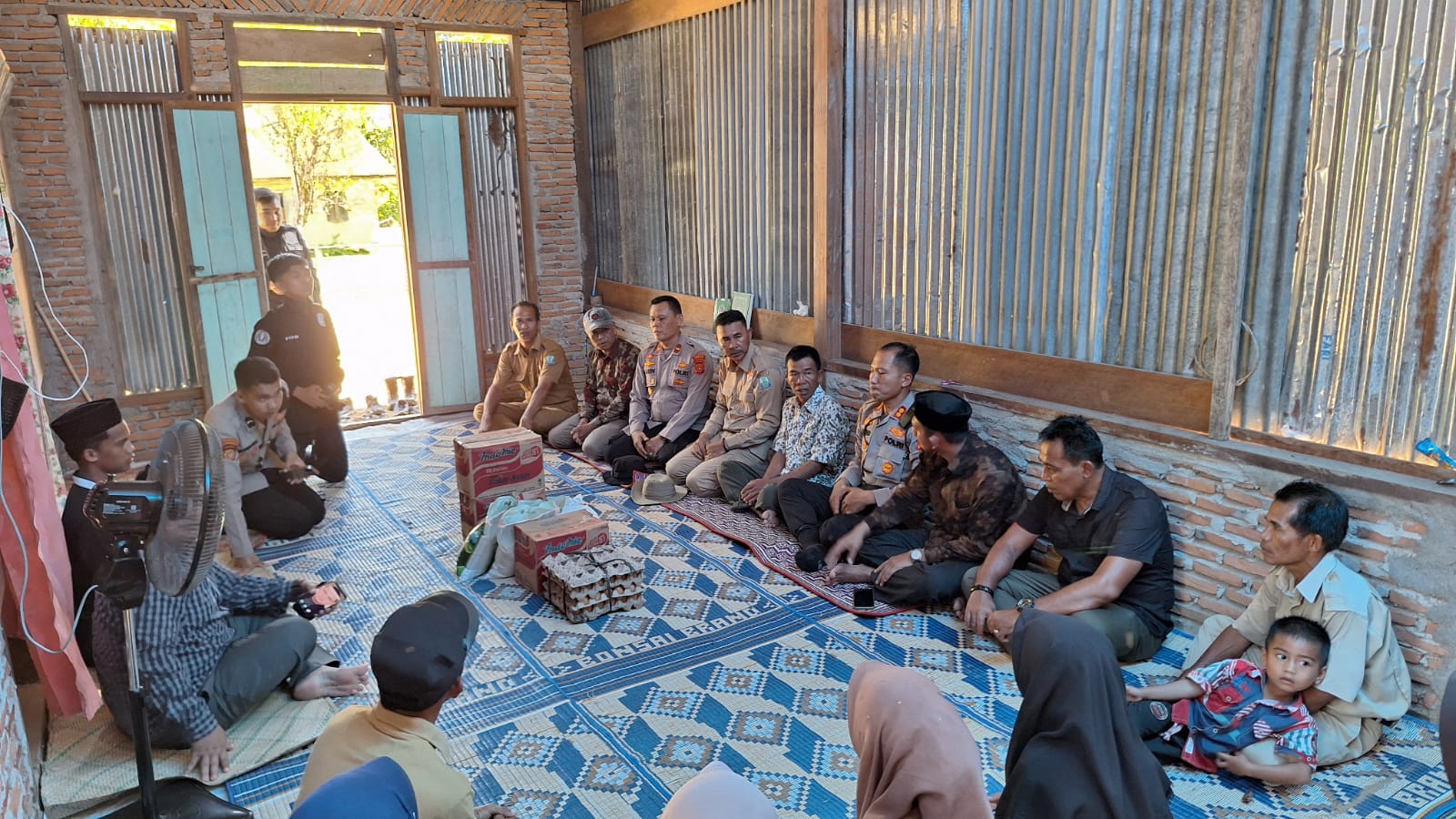 Kapolres Simeulue Mengunjungi Rumah Duka Bocah Tenggelam