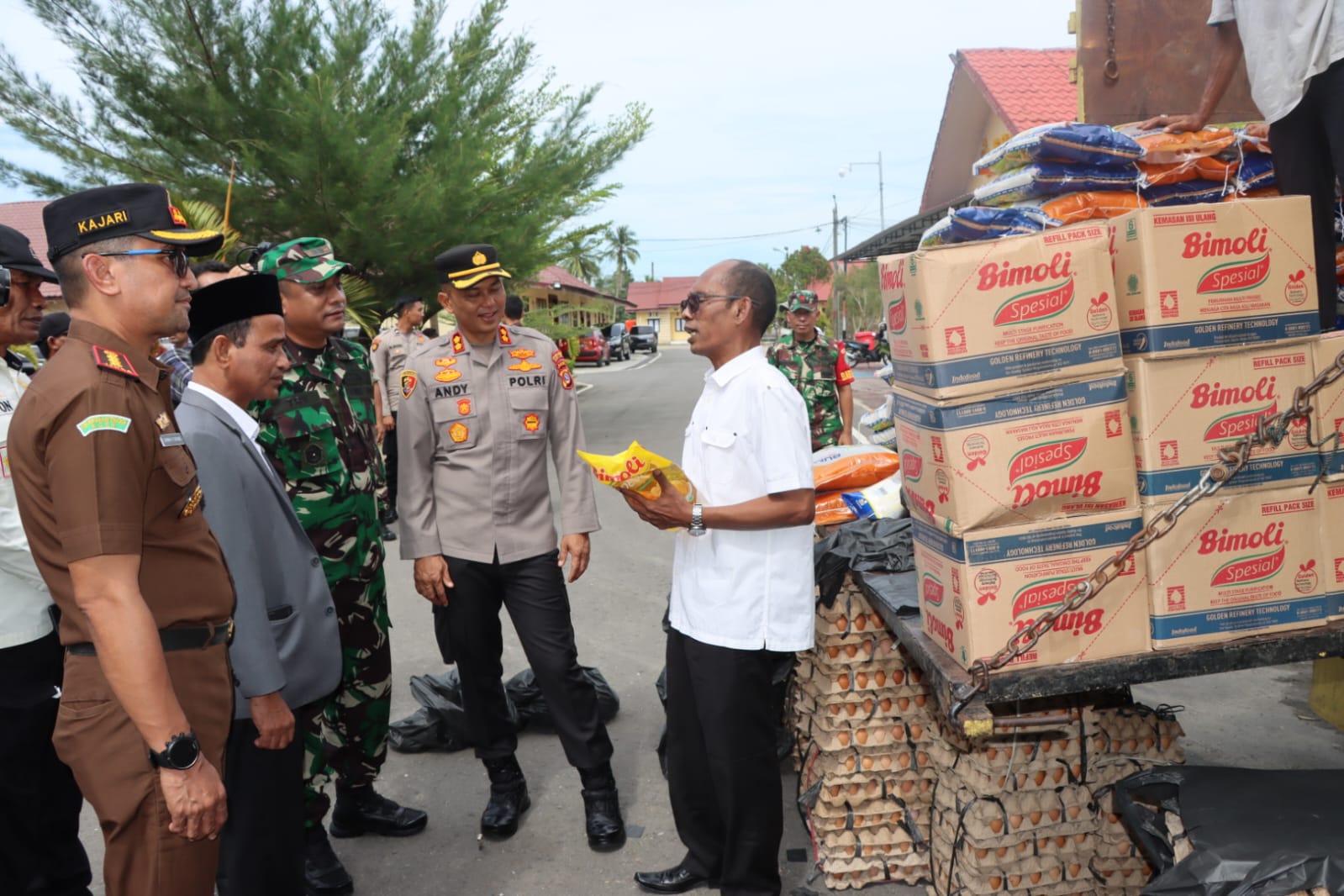 Polres Aceh Timur Gelar Pasar Murah Dalam Rangka Hari Ke-77 Bhayangkara.