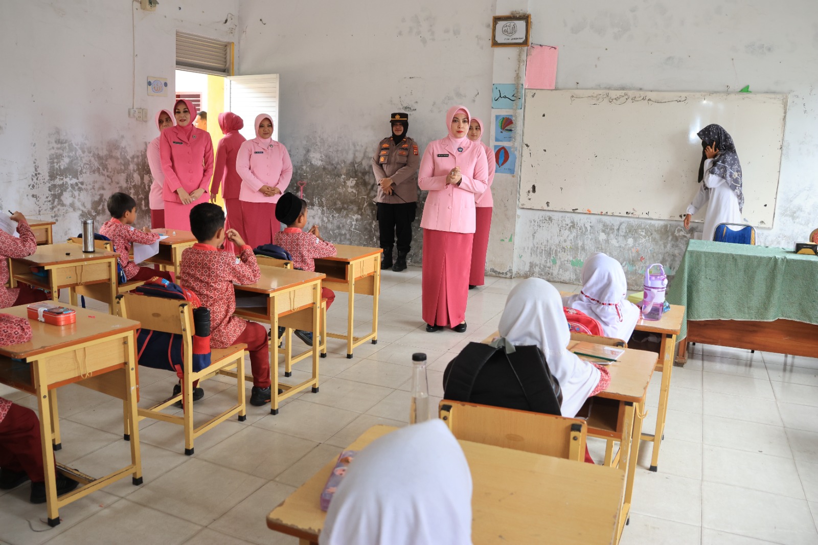 Ketua PD Bhayangkari Aceh Kunjungi SD Bhayangkari Kota Banda Aceh.
