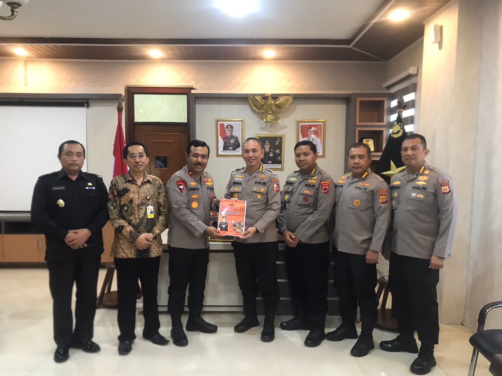 Wakapolda Aceh Terima Hasil Penelitian Puslitbang Polri.