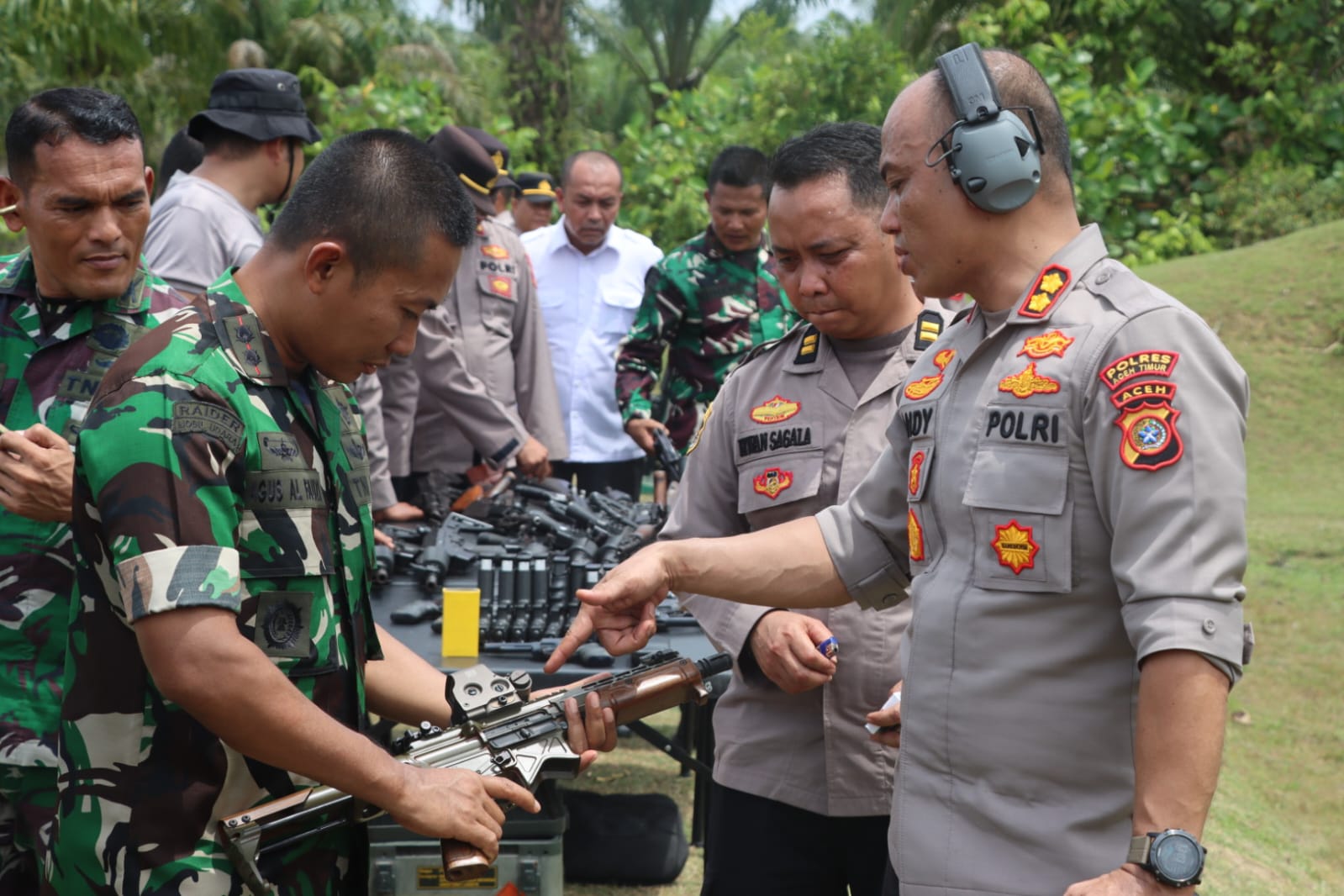 Perkuat Sinergitas TNI-Polri, Polres Aceh Timur dan Kodim 0104 Gelar Latihan Menembak Bersama.