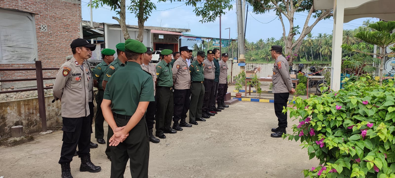 Tingkatkan Sinergitas TNI-Polri, Polsek Nisam dan Koramil 23 Nisam Gelar Apel Gabungan.