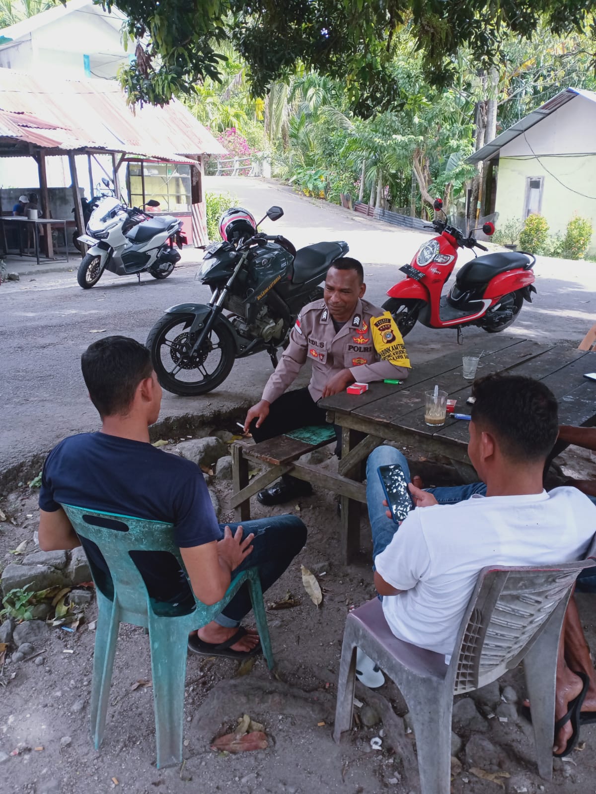 Sambangi Pemuda, Bhabinkamtibmas Beri Himbauan Jauhi Narkoba.