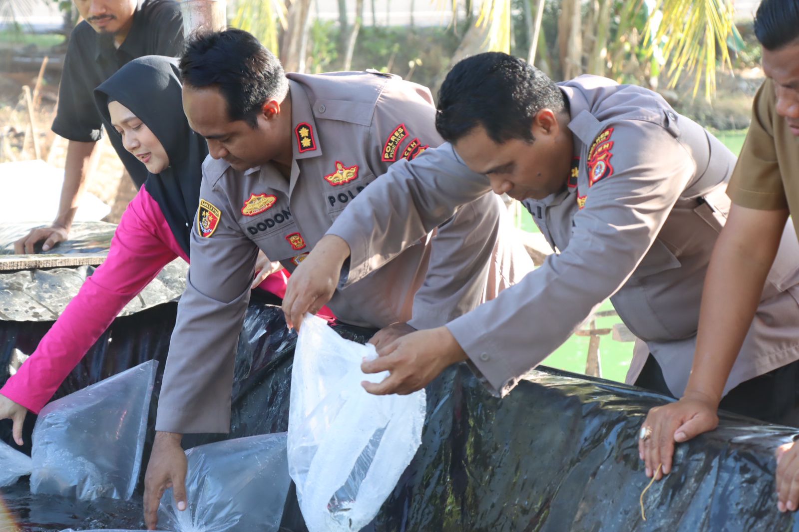 Kapolres Pidie Jaya Lepas Benih Ikan, Dalam Rangka Hari Ke 77 Bhayangkara.