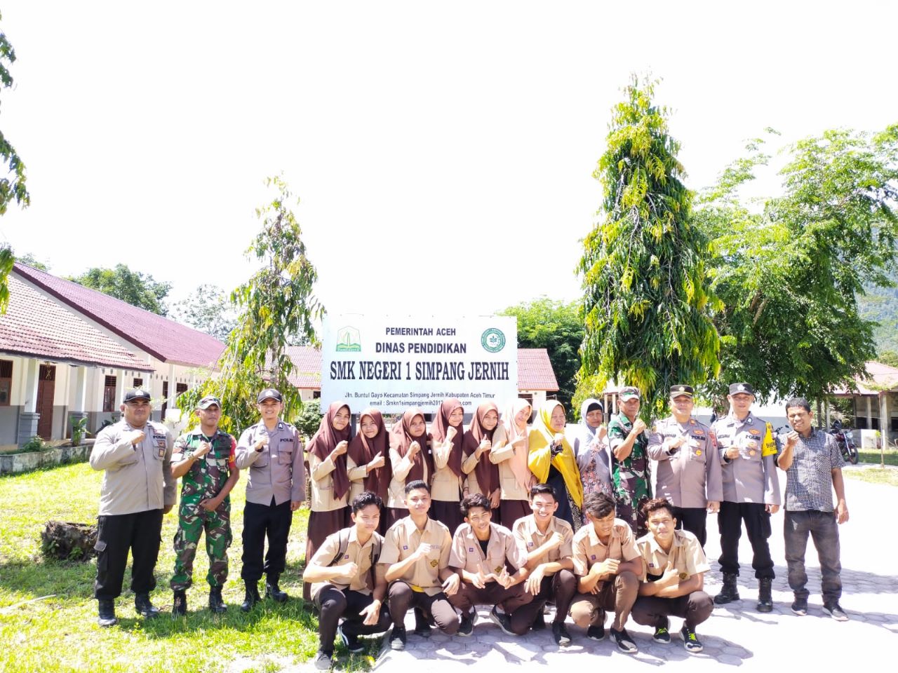 Kapolsek Simpang Beri Arahan Jernih Kepada Pelajar Saat Saweu Sikula.