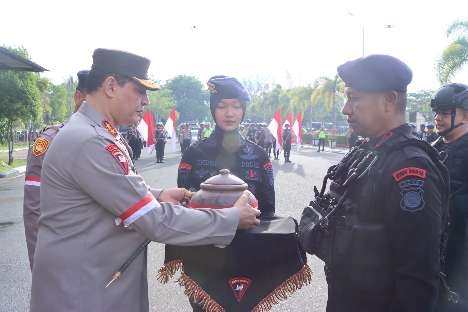 Kapolda Aceh Pimpin Acara Tradisi Penyerahan Air Suci.