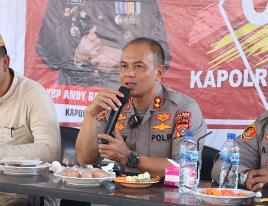 Kapolres Aceh Timur Silaturahmi Bersama Warga Peureulak dalam Program Jumat Curhat