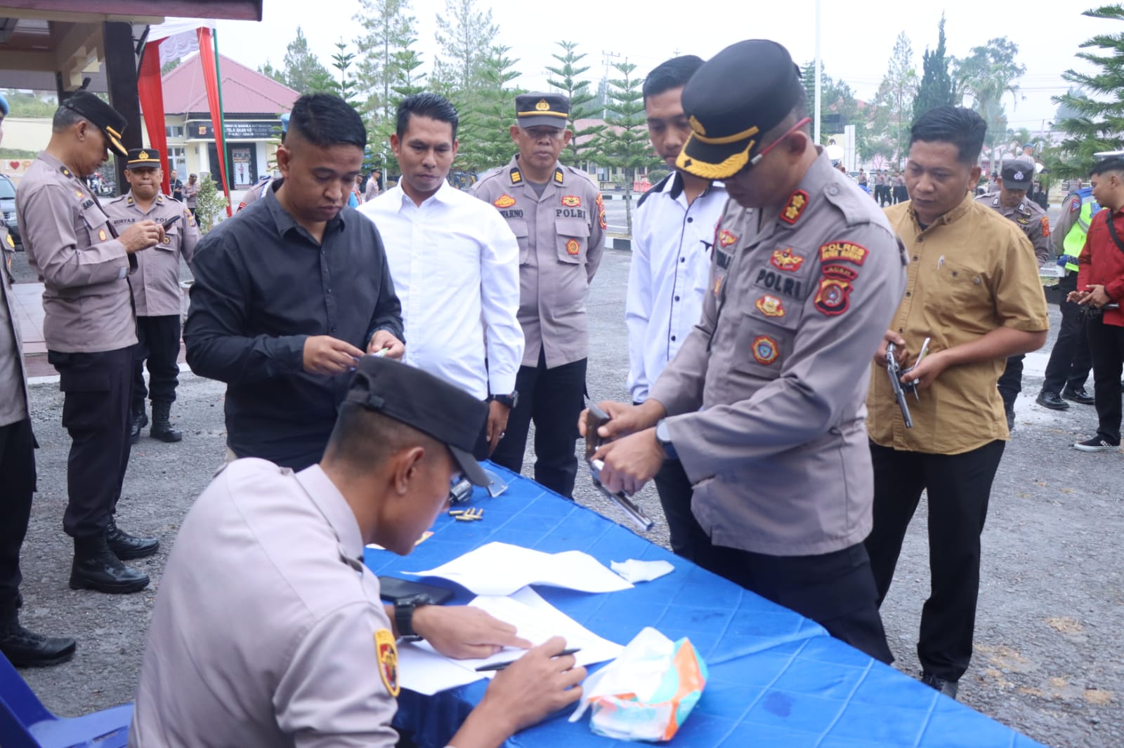 Kapolres Bener Meriah Periksa Langsung Senjata Api Personil