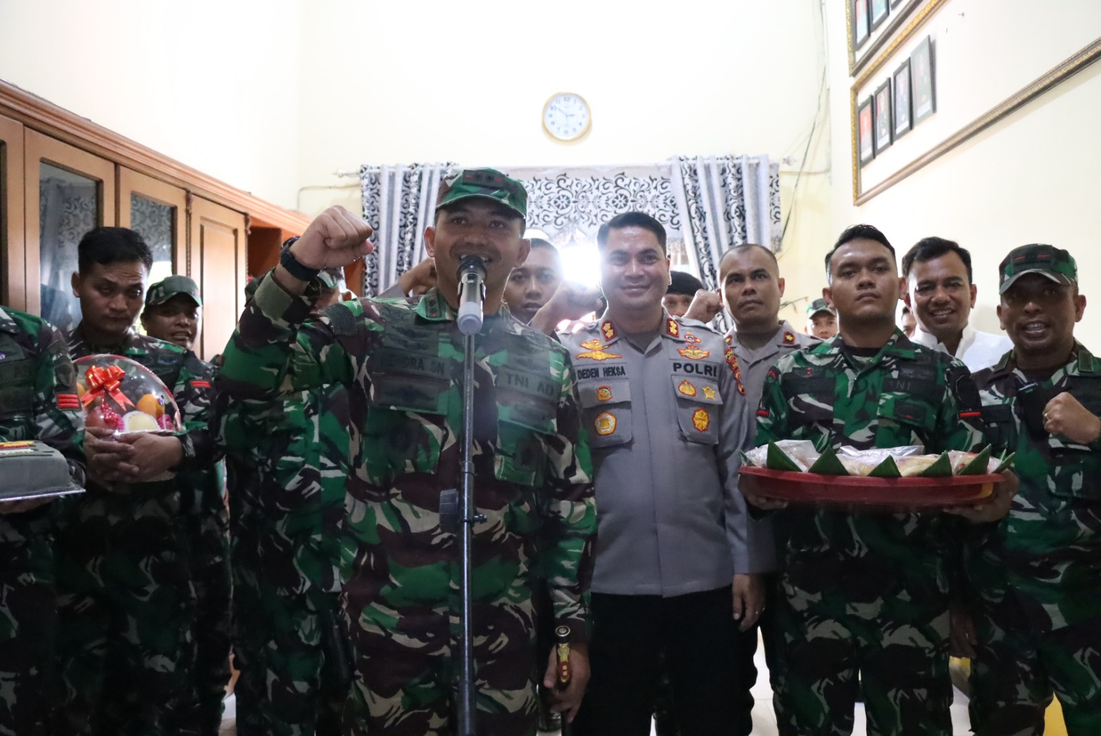 Hari Bhayangkara ke-77, Dandim 0103/AU Beri Surprise Untuk Kapolres