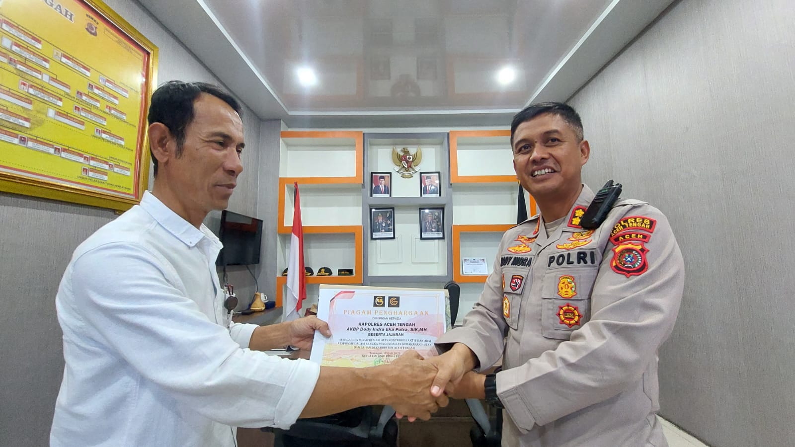 Responsif Dalam Menanggulangi Bencana Karhutla Kapolres Dapat Penghargaan Dari Gayo Conservation