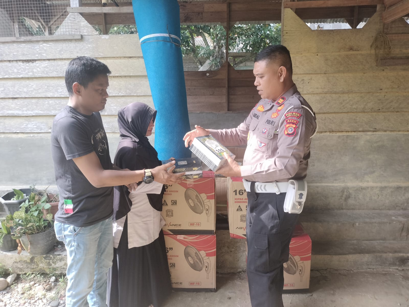 Polres Aceh Utara Serahkan Bantun Ke Balai Pengajian di Alue Leuhob