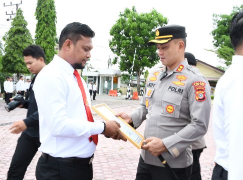 Berhasil Ungkap Penyelundupan Warga Rohingya, Kapolres Aceh Timur Beri Penghargaan Kepada Personel Satreskrim