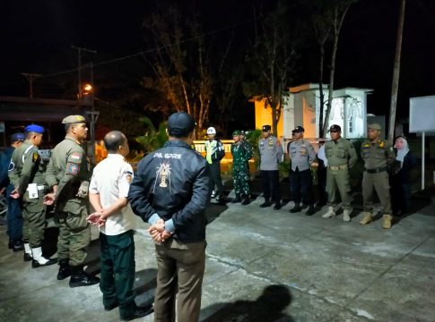 TNI / Polri dan Pol PP Laksanakan Patroli Gabungan Pengawasan Syariat Islam Dalam Wilayah Hukum Polsek Simeulue Timur
