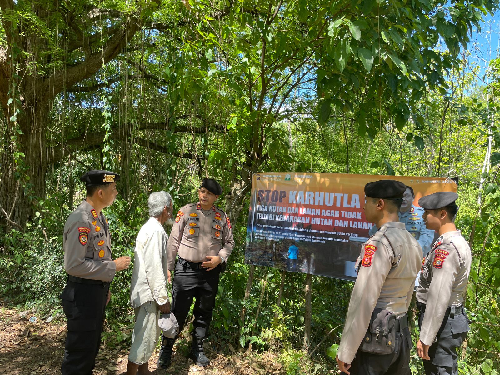 Satgas Preventif Operasi Karhutla Seulawah 2023 Pasang Spanduk Di tempat Strategis
