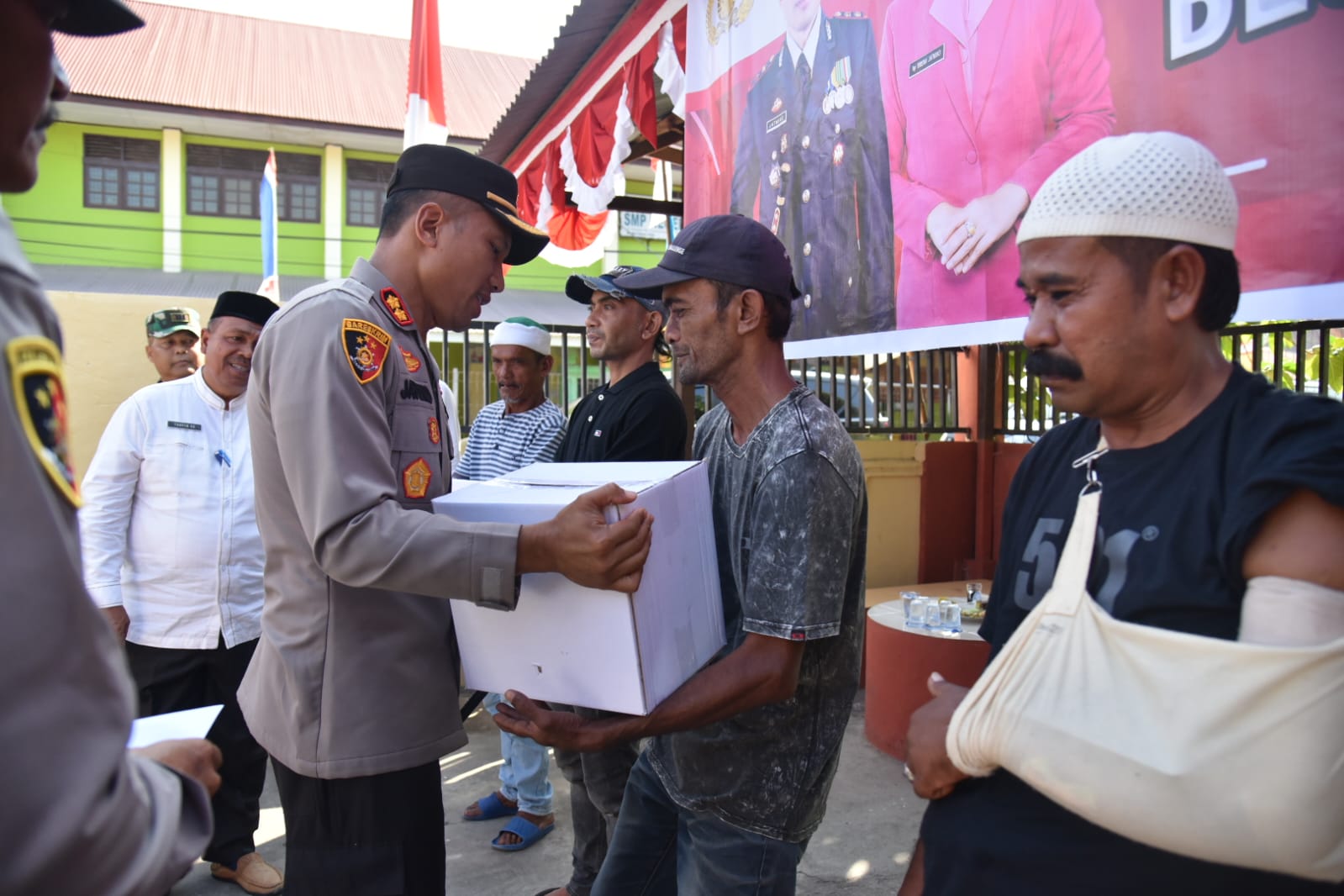 Polres Bireuen Berbagi Dengan Fakir Miskin dan Anak Yatim