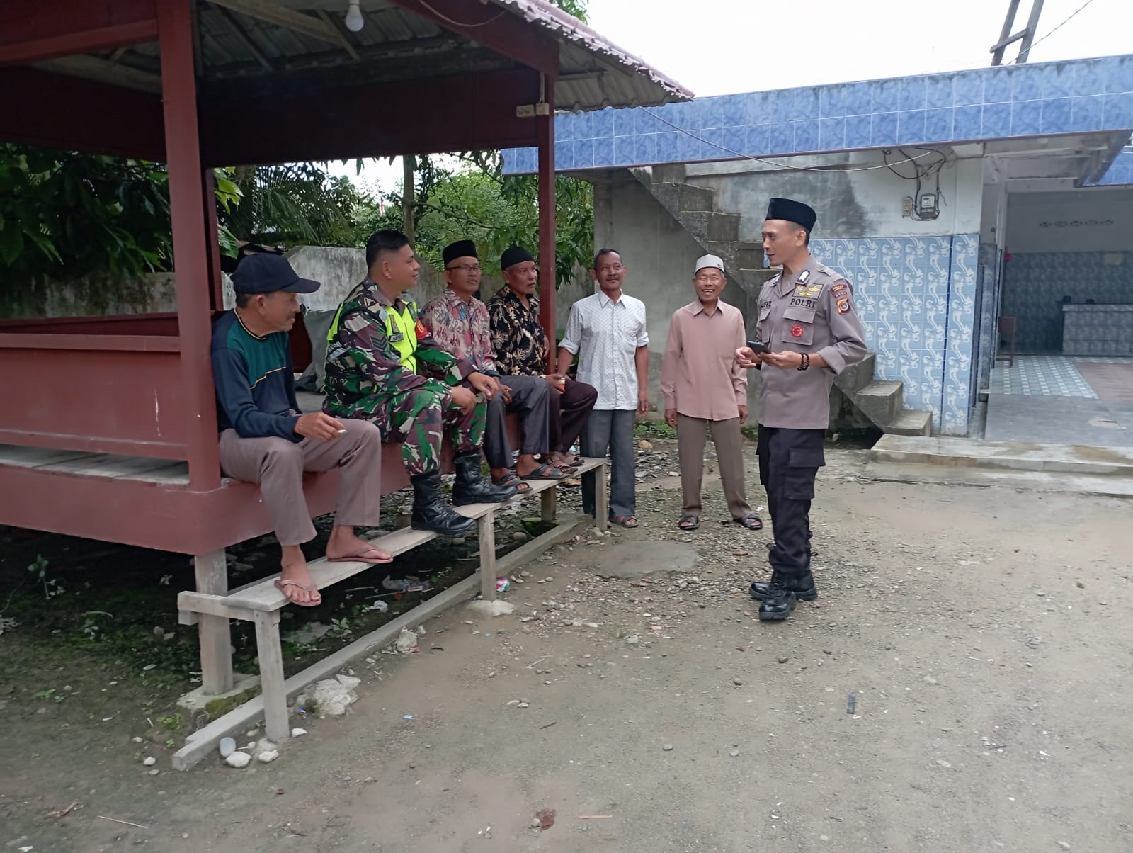 Sinergitas TNI-Polri di Wujudkan Dalam Bentuk Sambang Bersama Di Wilayah Hukum Polsek Manyak Payed
