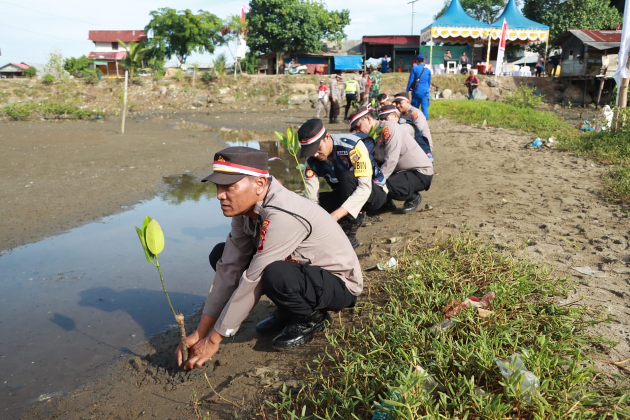 Polri Lestarikan Negeri, Polres Lhokseumawe Tanam 1250 Pohon