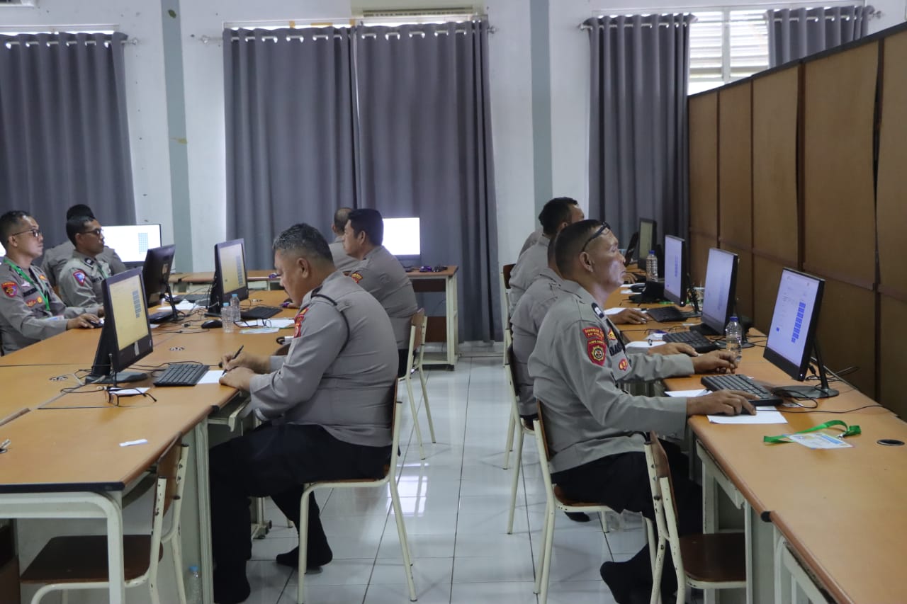 Peserta Seleksi PAG Dari Bintara Ke Perwira Polri Di Polda Aceh Mengikuti Tes Psikologi