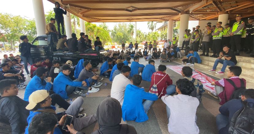 Kapolresta Banda Aceh Pimpin Pengamanan Aksi Unras di Kantor Gubernur Aceh