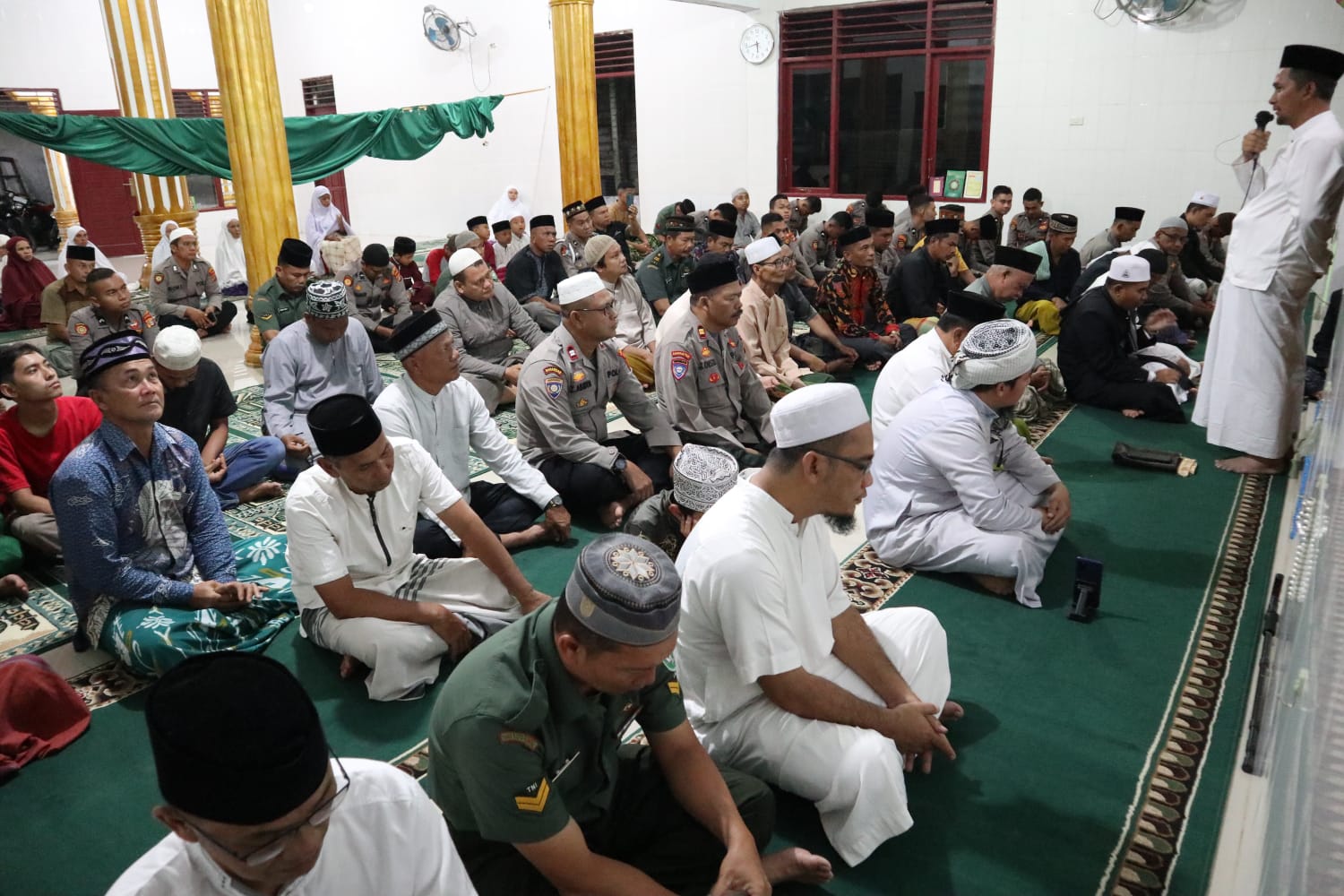 Personel Polres Aceh Tenggara Melaksanakan Safari Subuh Keliling di Masjid Al-Iklas Desa Alas Melancar