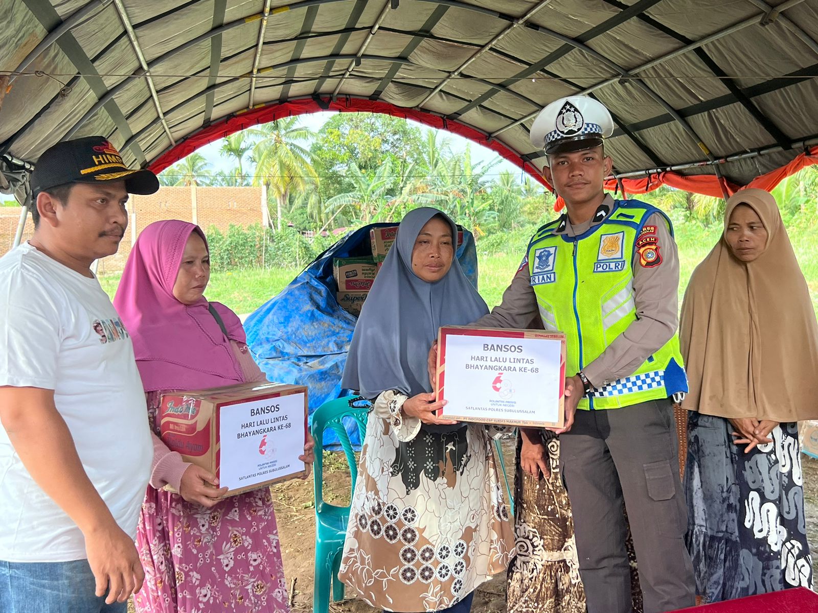 Sat Lantas Polres Subulussalam Salurkan Bantuan Sembako Kepada Korban Bencana Alam