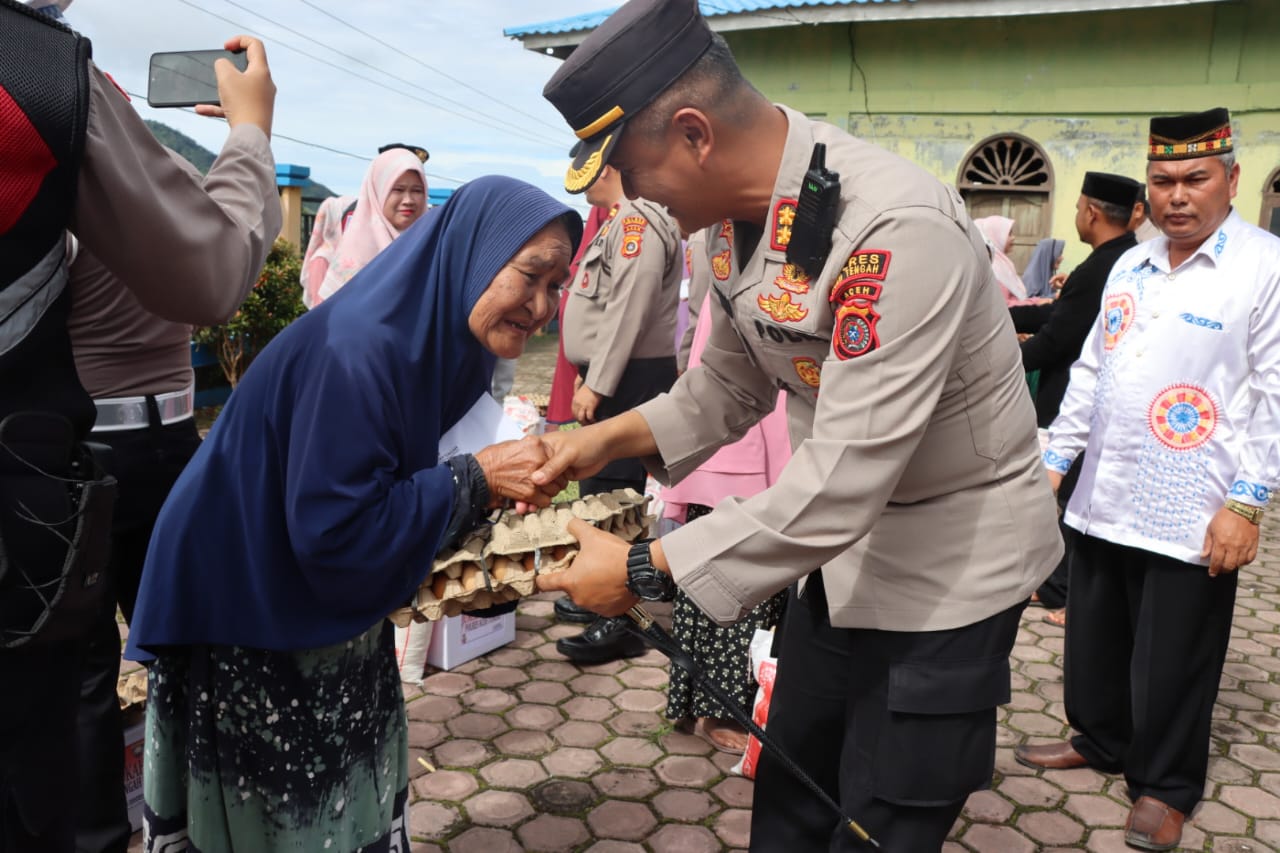Warga Kute Panang Ucap Syukur Terima Bantuan Paket Sembako Dan Tali Asih Polres Aceh Tengah