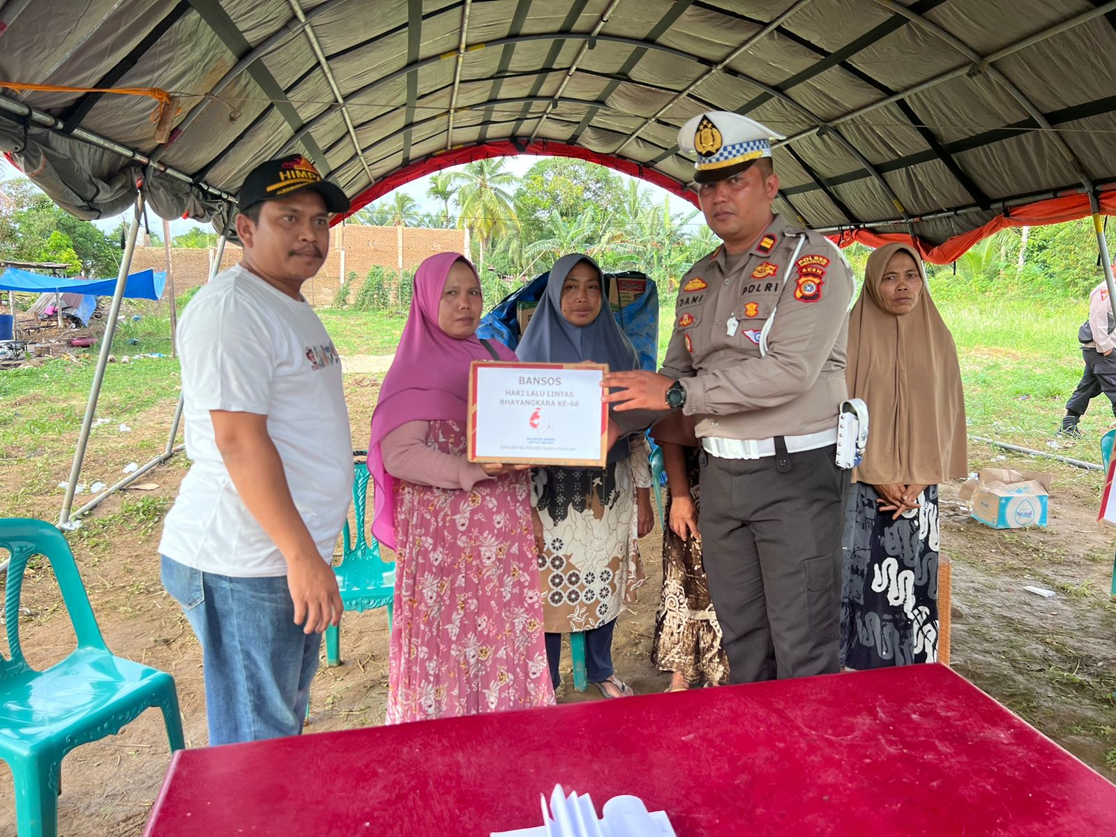 Polisi Salurkan Sembako untuk Masyarakat Korban Bencana