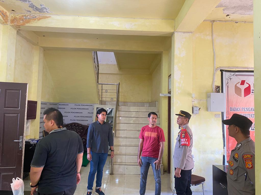 Polres Nagan Raya melaksanakan Patroli cipta kondisi dalam rangka persiapan pemilu.