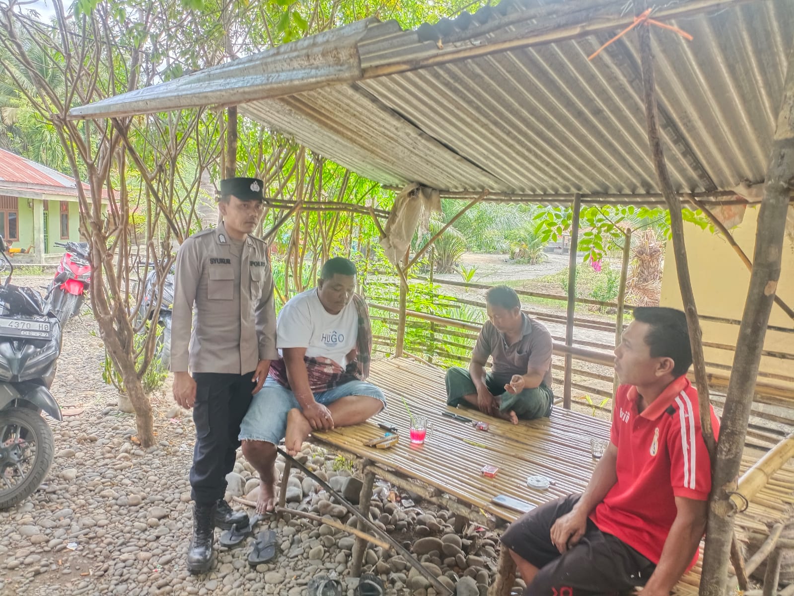 Bhabinkamtibmas Polsek Babul Rahmah Sambang Door to Door Hubungan dengan Masyarakat