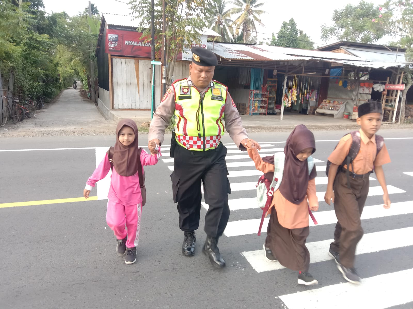Strong Point Satsamapta Polres Pidie Jaya Pengaturan Lalu Lintas