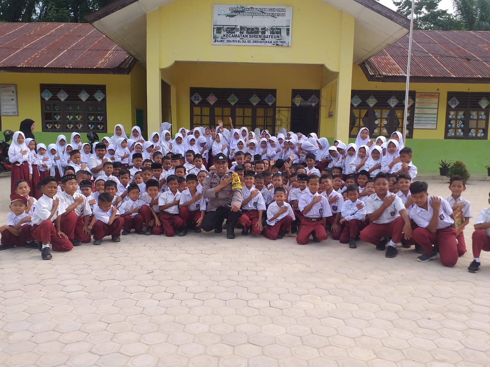 Polisi Saweu Sikula, Menjadi Pembina Upacara