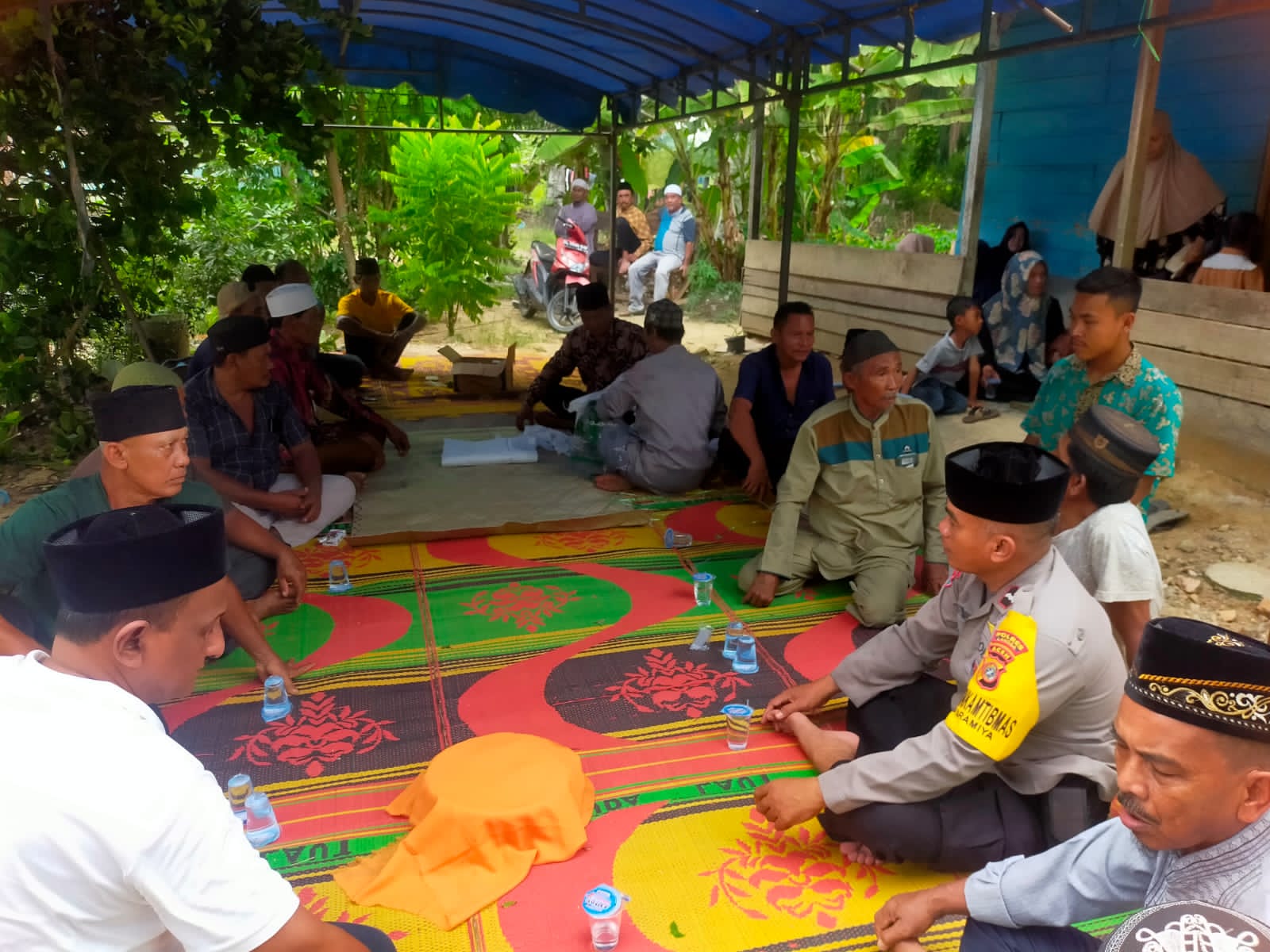 Bentuk Kepedulian Bhabinkamtibmas Polsek Birem Bayeun Melayat Ke Rumah Warga Binaan