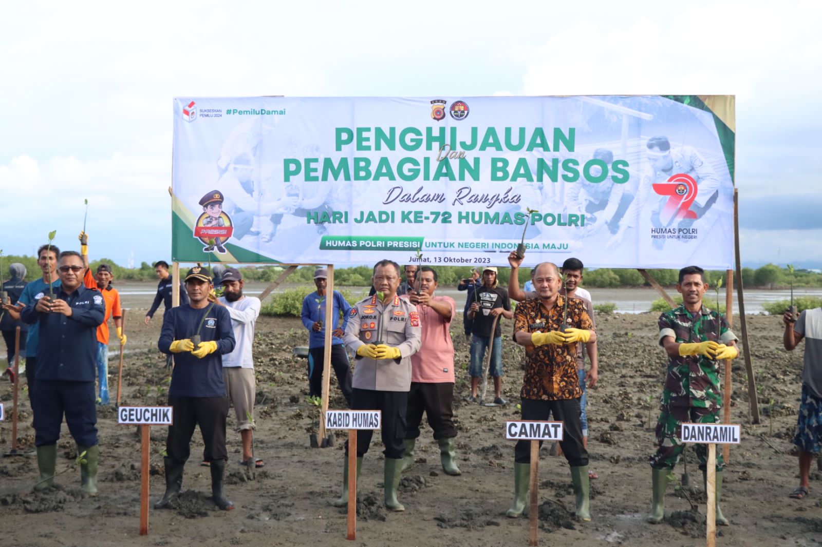 HUT Ke-72 Humas Polri, Polda Aceh Tanam 300 Pohon Mangrove