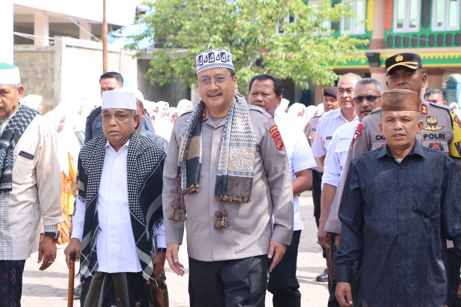 Kapolda Aceh Silaturahmi ke Dayah Ruhul Fata Seulimum