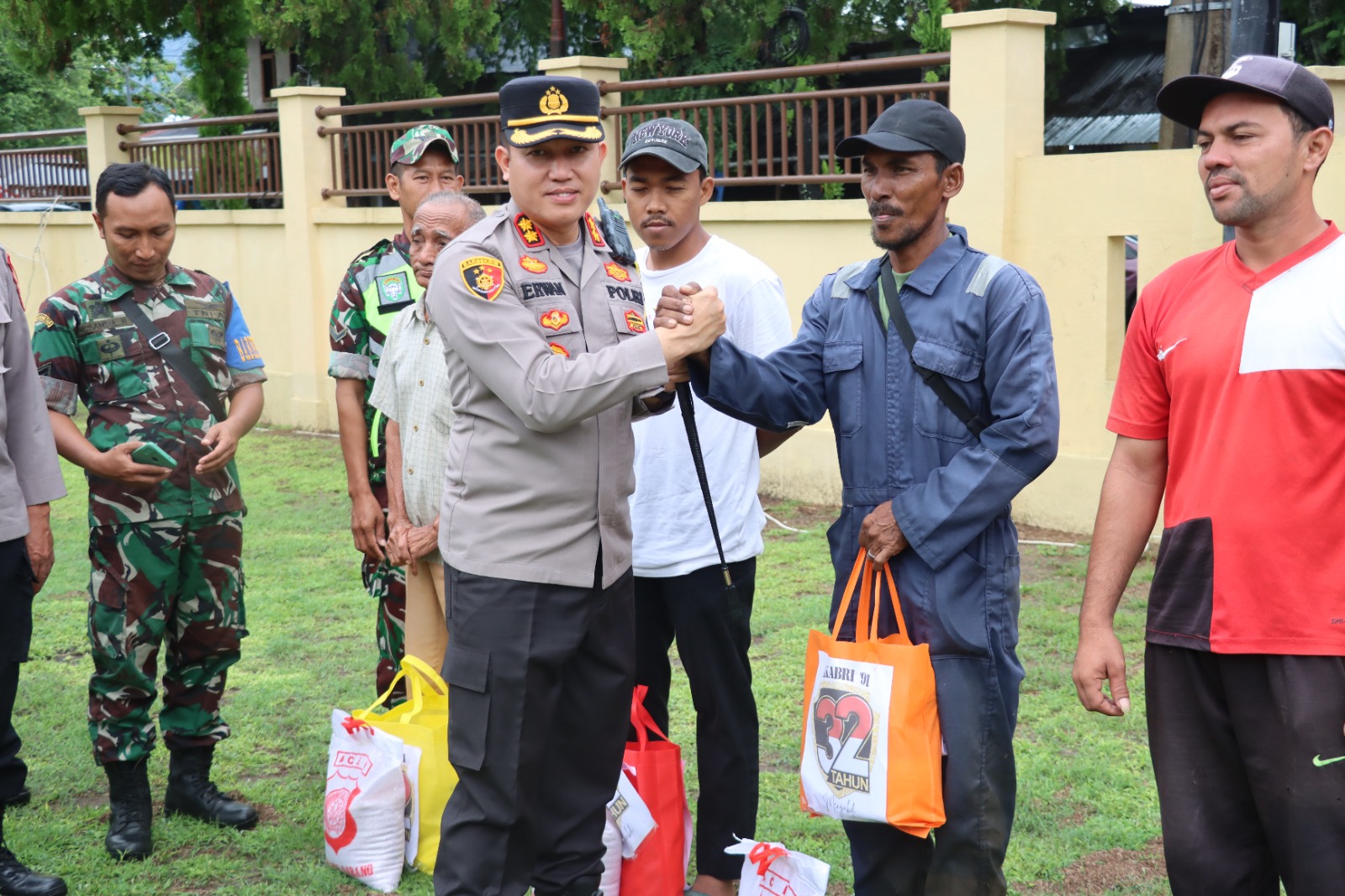 Pemberian Bantuan Sembako dalam Rangka Bakti Sosial 32 Tahun Pengabdian untuk Negeri Alumni Akabri 91