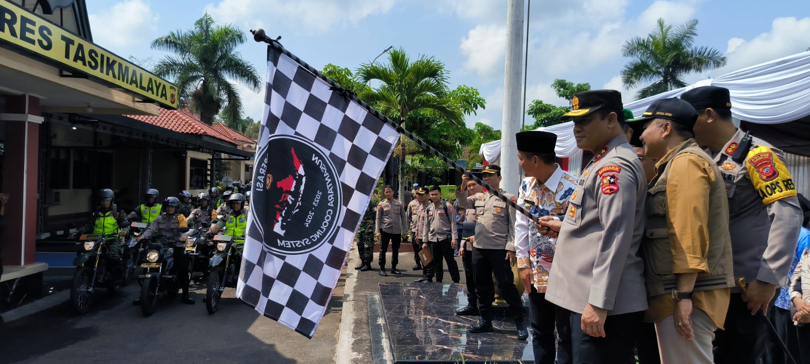 Wujudkan Pemilu Damai, Kaops NCS Tebar 1.500 Paket Sembako di Tasikmalaya