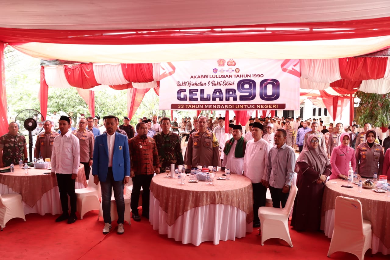 Alumni Akabri 1990 Serahkan 300 Paket Bansos dan 100 Pake di Dayah Mahyal Ulul Al-Aziziyah