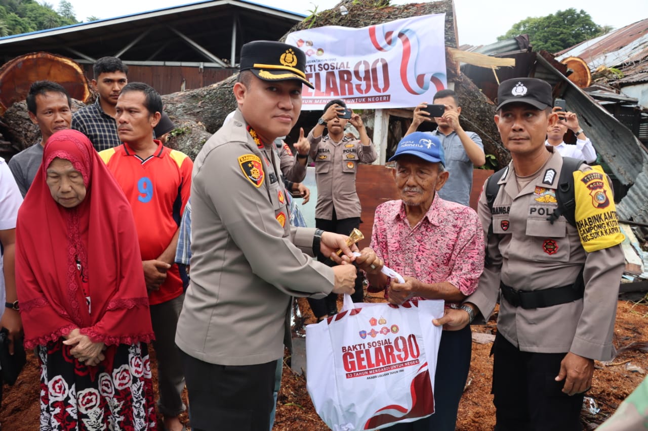 Pemberian sembako, Pemeriksaan Kesehatan dan Pemberian Vitamin dalam Rangka Bakti Sosial 33 Tahun Pengabdian untuk Negeri Alumni Akabri 90