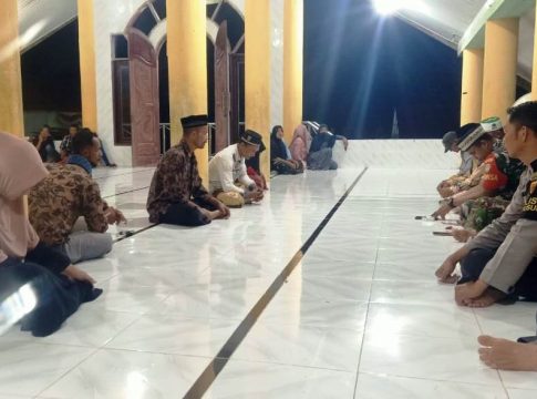 Polisi RW Polsek Simpang Ulim Polres Aceh Timur Mediasi Perselisihan Warga