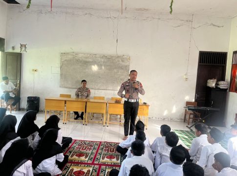 Sat Lantas Polres Bireuen Sosialisasikan Tertib Lalu Lintas melalui Program “POLICE GOES TO SCHOOL”