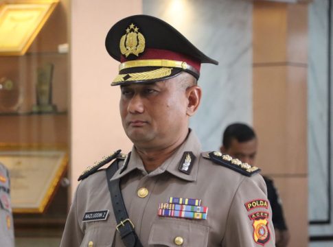 Kapolda Aceh Menyerahkan Jabatan Karolog Polda Aceh Kepada Kombes Pol. Drs. Nazluddin Zulkifli