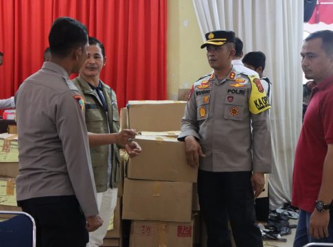 Kapolres Aceh Selatan Pantau Langsung penyortiran dan Pelipatan Surat Suara