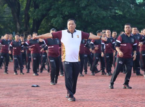 Kapolda Aceh Melakukan Olahraga Bersama Personel Polri Di Mapolda Aceh