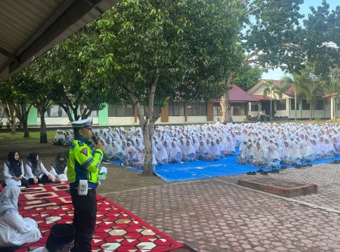 Personel Satlantas Polres Bireuen Sosialisasi Keselamatan Berlalu Lintas di Sekolah