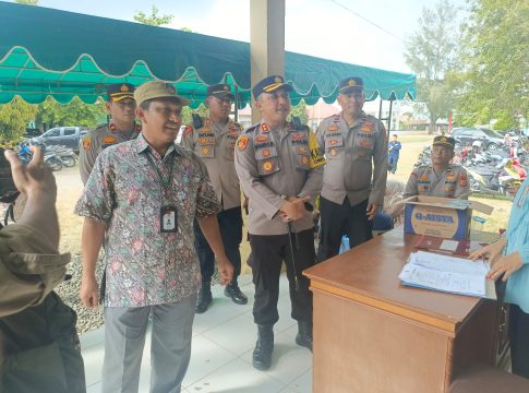 Kapolres Aceh Besar Cek Personil Pengamanan Kotak Suara Di Kantor PPK/Kantor Camat Kuta Malaka