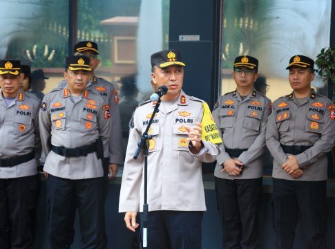 Apresiasi Perolehan Nilai Kompetensi Tertinggi, Kadiv Humas Beri Beasiswa untik 6 Bintara