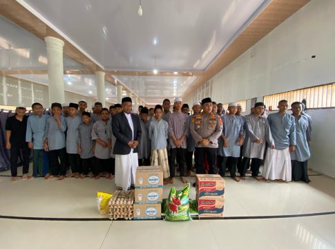 Kapolsek Muara Dua Bersama Personel Melaksanakan Saweu Dayah