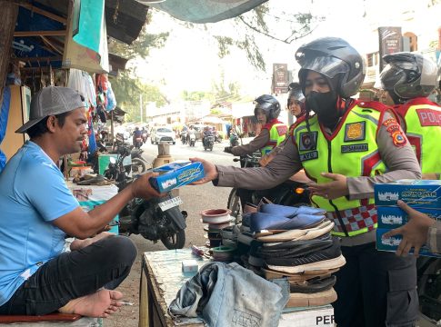 Jum’at Berkah, Ditsamapta Polda Aceh Berbagi